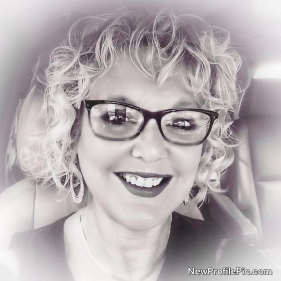 Meet your Posher, Beth - Picture 1 of 1